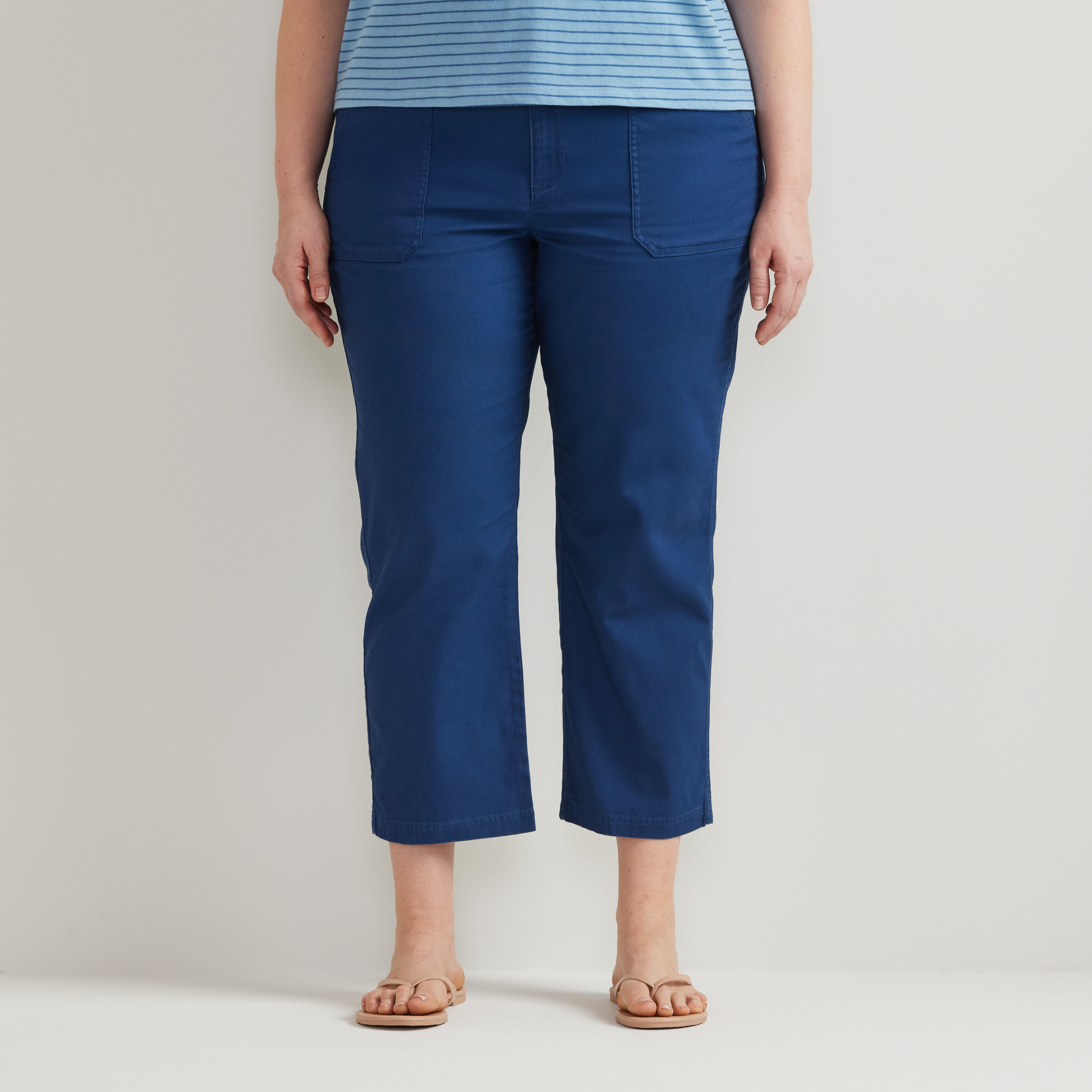 Women's Utility Stretch Canvas Kick Cropped Pants - Image 9